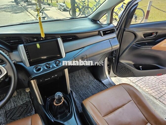 Toyota Innova 2.0E Số sàn 2017. Xe đẹp. Chất Quá