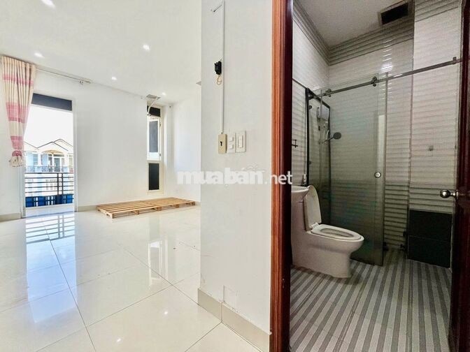 Phòng trọ giá rẻ gần Phú Mỹ Hưng Q7 chỉ 5 tr/tháng có Ban công riêng