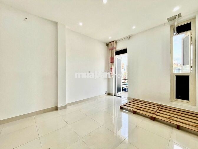 Phòng trọ giá rẻ gần Phú Mỹ Hưng Q7 chỉ 5 tr/tháng có Ban công riêng