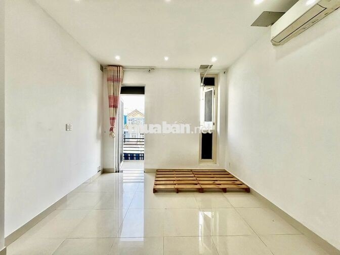 Phòng trọ giá rẻ gần Phú Mỹ Hưng Q7 chỉ 5 tr/tháng có Ban công riêng