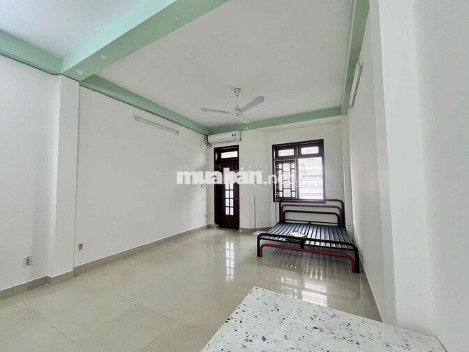 Cho Thuê Căn Hộ Nội Thất Cơ Bản_Ban Công Rộng_40m2 Ngay Cầu Vượt 3/2