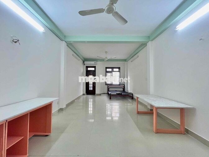 Cho Thuê Căn Hộ Nội Thất Cơ Bản_Ban Công Rộng_40m2 Ngay Cầu Vượt 3/2