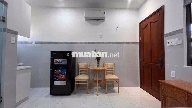 Giá phòng 18mz 6tr500 phong lớn 27mz 7tr5 trưa có điện nước dich vu cử
