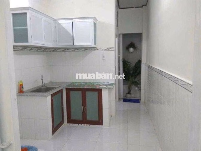 cho thuê nhà hẻm 2m 3*15m cách mạng t8