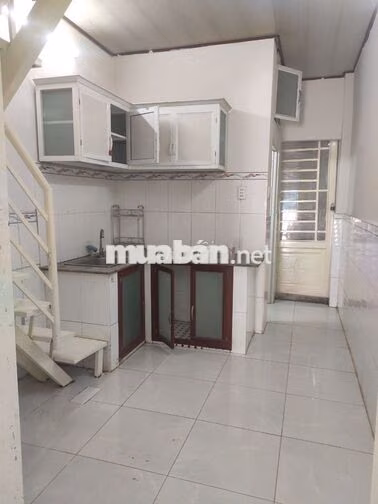 Cho thuê nhà gần ngã tư 7 Hiền. 2 lầu, sân thượng và 3pn, 2 tollet