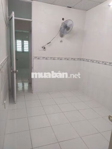 Cho thuê nhà gần ngã tư 7 Hiền. 2 lầu, sân thượng và 3pn, 2 tollet