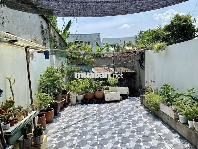 Bán nhà Hướng Nam mát mẻ, đường 5m, sân vườn, nội thất gỗ căm xe xịn