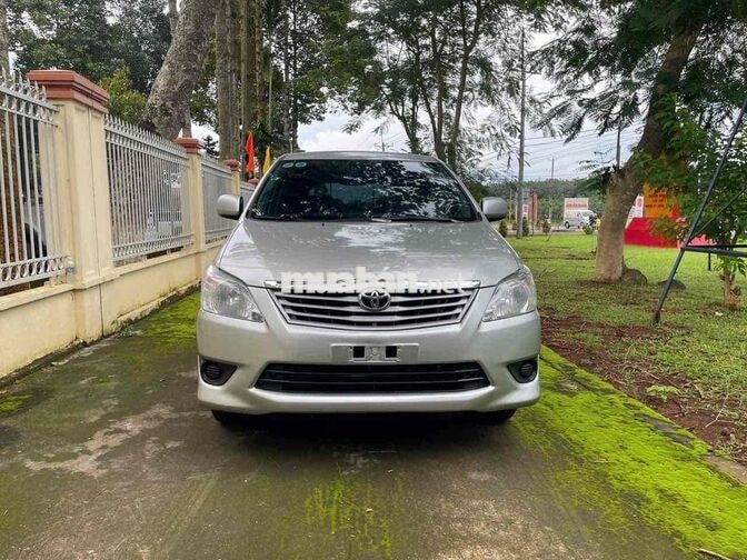 Toyota Innova 2.0E 2012 Số sàn Bạc