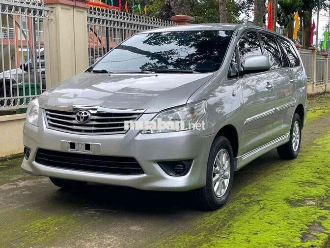 Toyota Innova 2.0E 2012 Số sàn Bạc