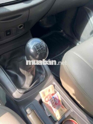 Toyota Innova 2.0E 2012 Số sàn Bạc