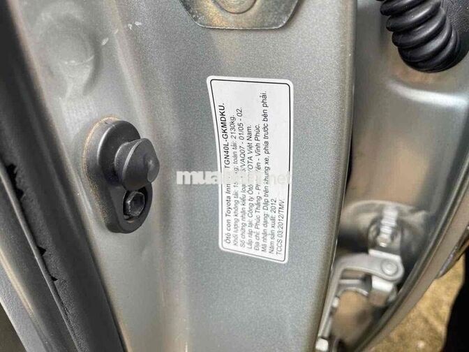 Toyota Innova 2.0E 2012 Số sàn Bạc