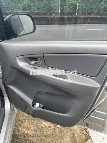 Toyota Innova 2.0E 2012 Số sàn Bạc