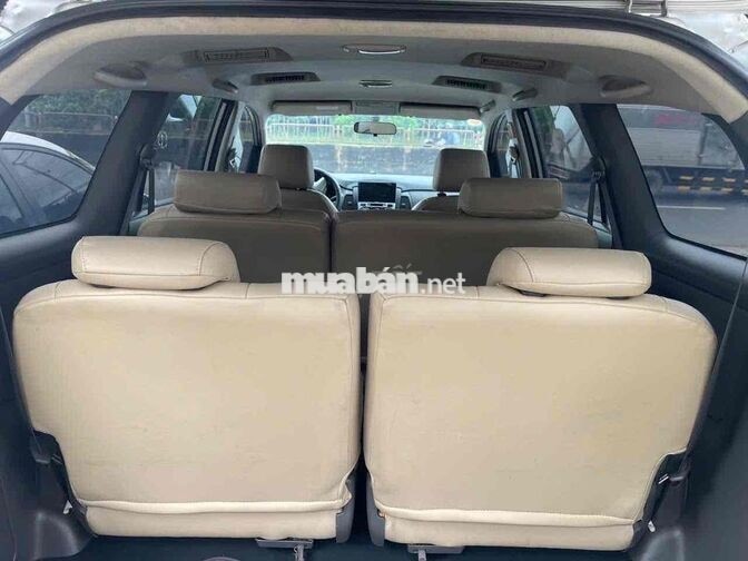 Toyota Innova 2.0E 2012 Số sàn Bạc
