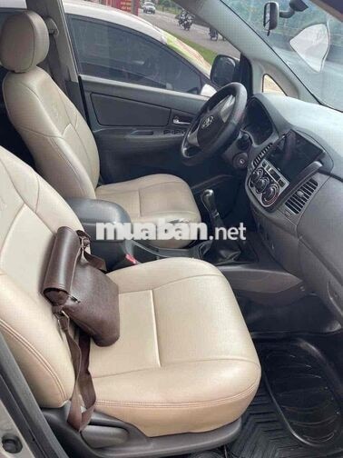 Toyota Innova 2.0E 2012 Số sàn Bạc
