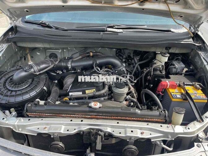 Toyota Innova 2.0E 2012 Số sàn Bạc