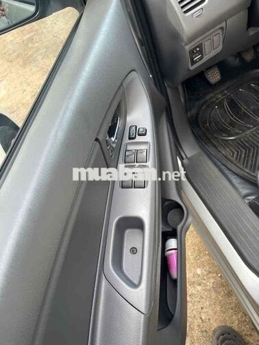 Toyota Innova 2.0E 2012 Số sàn Bạc