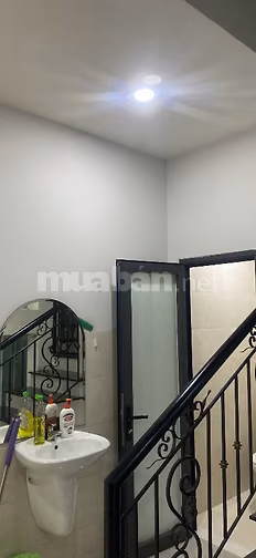 Nhà sáu tầng cho thuê phòng làm việc