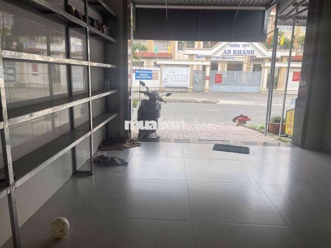 Cho Thuê Vỉa Hè Kinh Doanh Đối Diện Cổng Trường Cấp 3