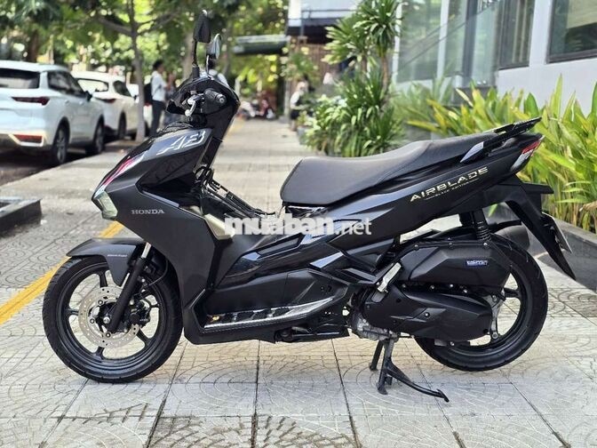 Honda Air Blade 4val cao cấp Đen mờ