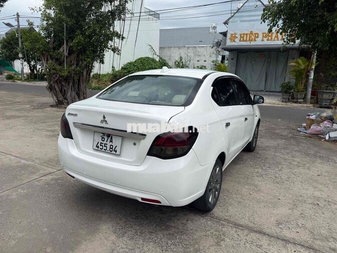Mitsubishi Attrage 2016 Trắng 5 chỗ