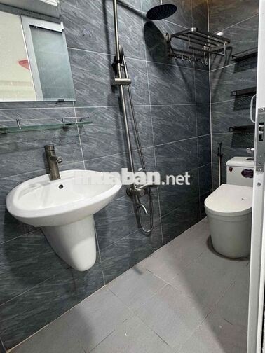 CHDV - 2 PHÒNG ( 1 KÍN + 1 HỞ ) - FULL NT - THANG MÁY