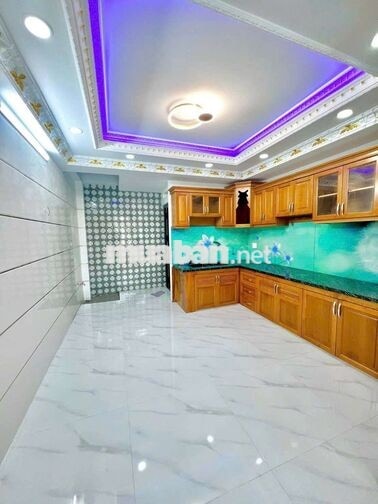 nhà đẹp y hình 4 x 18 có 5pn 5wc sân thượng 