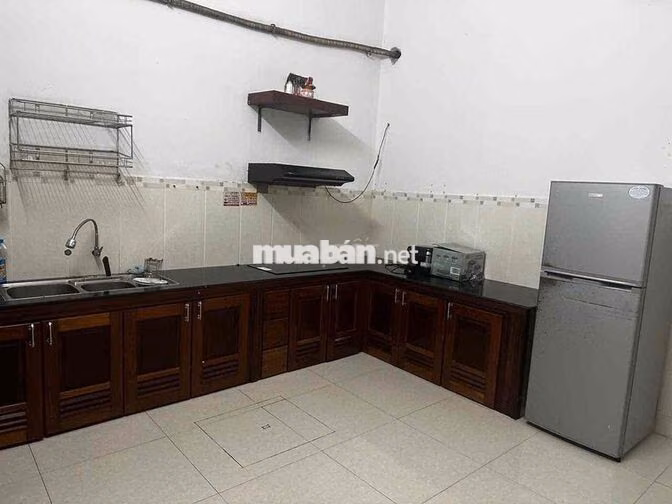 Tôi cần cho thuê nhà 2 tầng full nội thất mặt tiền Nguyễn Lương Bằng