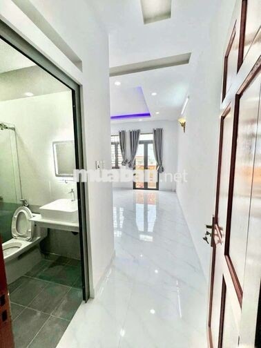 nhà đẹp y hình 4 x 18 có 5pn 5wc sân thượng 