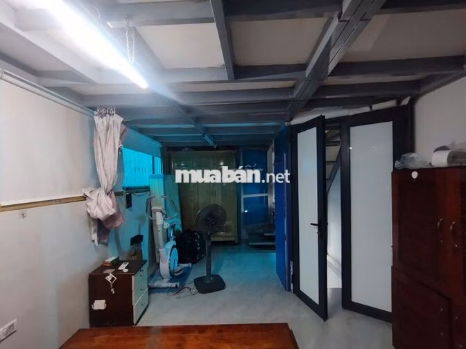 Nhà 3 tầng 2n1k vệ sinh chung. full đồ LH: ***