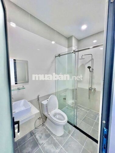 nhà đẹp y hình 4 x 18 có 5pn 5wc sân thượng 