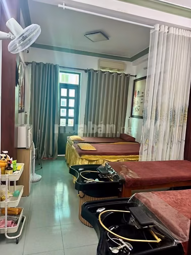 Sang tiệm spa đang hoạt động mới 95%