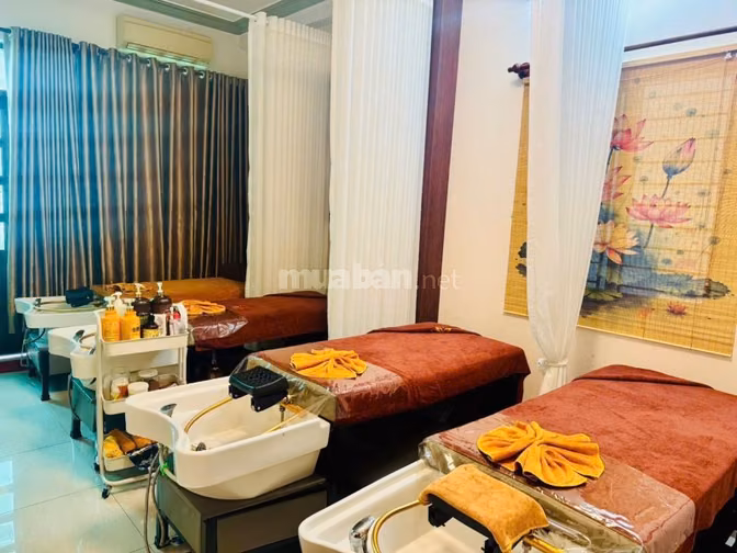 Sang tiệm spa đang hoạt động mới 95%