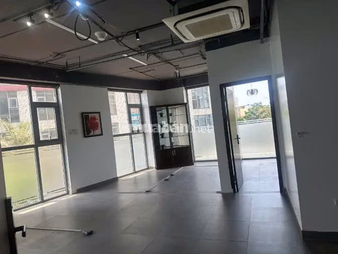 Cho thuê mặt bằng kinh doanh mặt đường Trương Công Giai và Giải Phóng