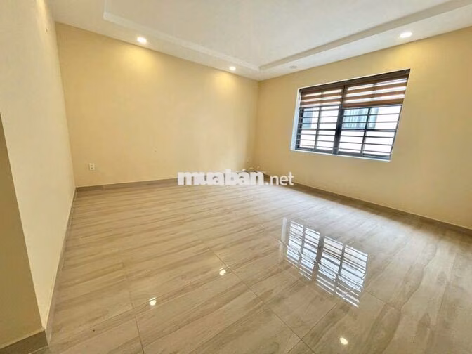 Cho thuê nguyên lầu ngăn sẵn phòng dt 100m2