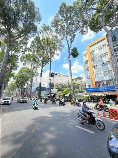 Cho thuê nhà NC Mặt Tiền đường Nguyễn Tri Phương Quận 10. 3 Tầng suốt