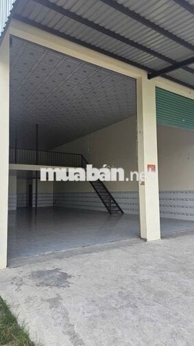 Cho thuê kho TDT 200m2 Trống suốt mới sạch sẽ Đg xe tải lớn giá 12tr