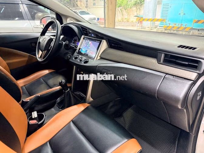 Toyota Innova E 2017 2.0MT Bạc 152.552 km