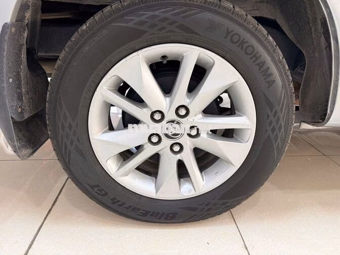 Toyota Innova E 2017 2.0MT Bạc 152.552 km