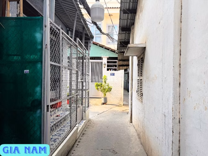 BÁN NHÀ HẺM : 732/1 HỒNG BÀNG - P. 1 - Q. 11 - TPHCM