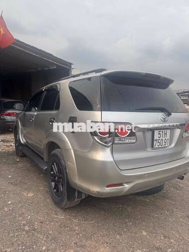Toyota Fortuner 2016 Bạc 7 chỗ Tự động