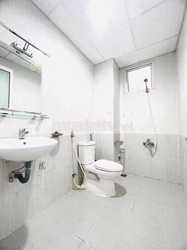 Chính Chủ Cho Thuê Phòng Ở 98F Lê Lai Chợ Bến Thành Giá 5,04tr Ạ