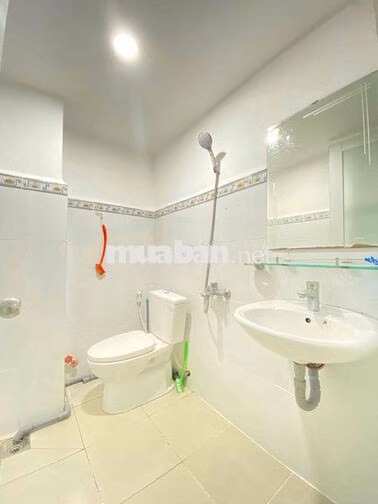 Chính Chủ Cho Thuê Phòng Ở 98F Lê Lai Chợ Bến Thành Giá 5,04tr Ạ