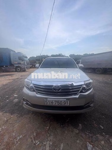 Toyota Fortuner 2016 Bạc 7 chỗ Tự động