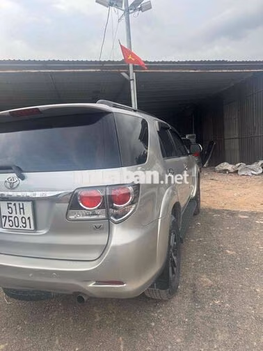 Toyota Fortuner 2016 Bạc 7 chỗ Tự động
