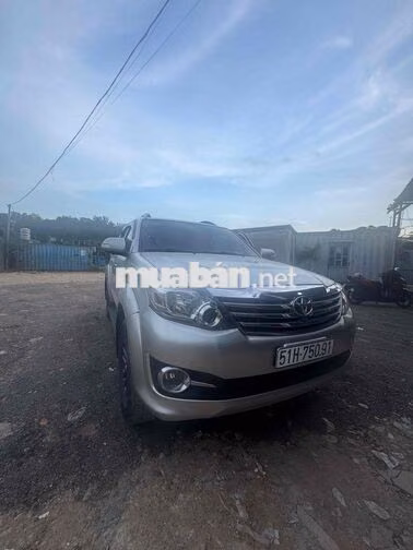 Toyota Fortuner 2016 Bạc 7 chỗ Tự động