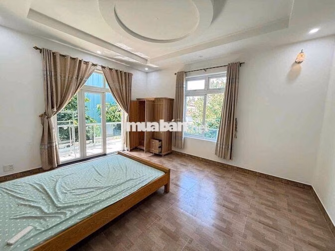 CHO THUÊ NHÀ SÂN VƯỜN KIỆT LƯƠNG THẾ VINH