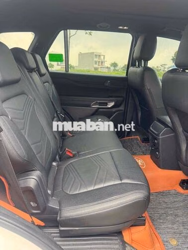 Ford Everest Titan 4x2 2025 8.200 km Trắng