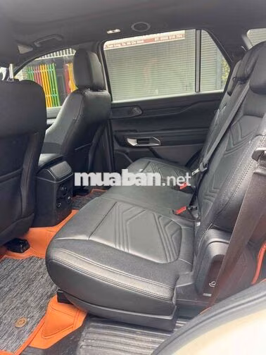 Ford Everest Titan 4x2 2025 8.200 km Trắng