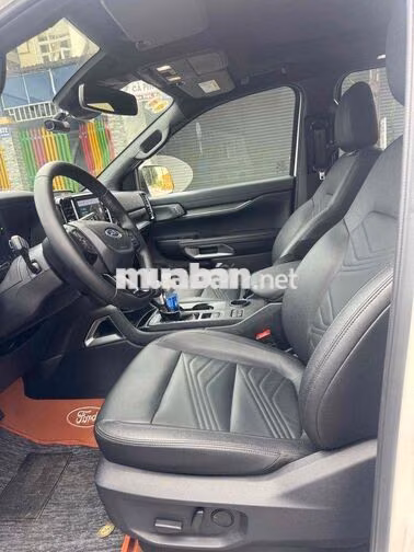 Ford Everest Titan 4x2 2025 8.200 km Trắng