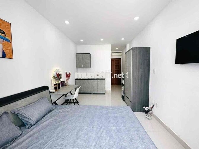 STUDIO FULL NỘI THẤT – BAN CÔNG THOÁNG, GẦN QUẬN 1